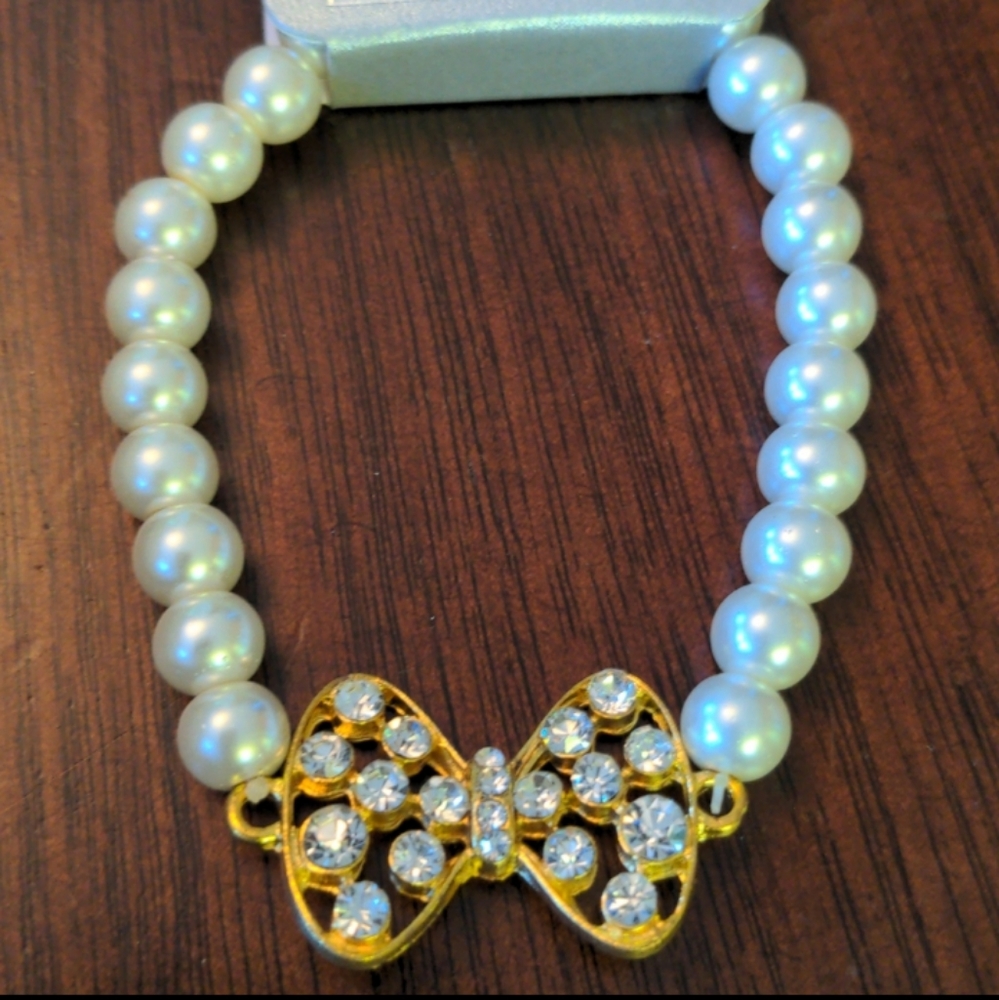 Faux Pearl Bow Tie Bracelet